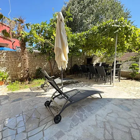 Flowers Pula, Center * Pula