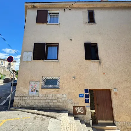 Flowers Pula, Center Lägenhet Pula