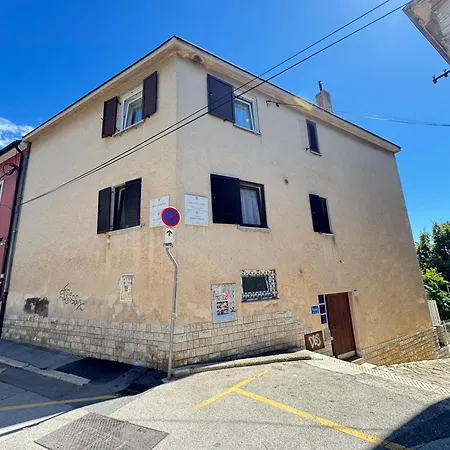 Lägenhet Flowers Pula, Center *