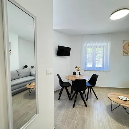 Flowers Pula, Center Lägenhet