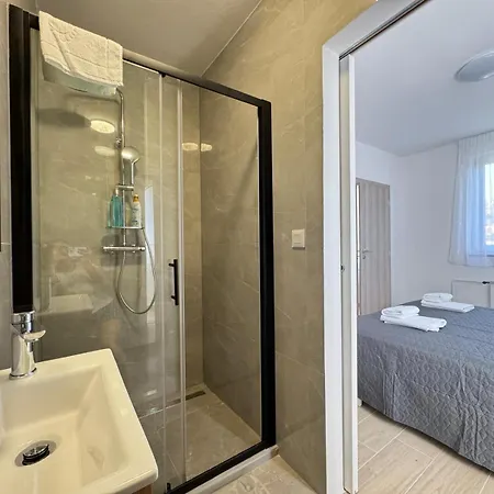 Flowers Pula, Center * Pula