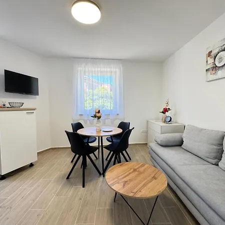 Flowers Pula, Center * Pula