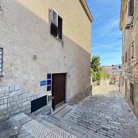 Flowers Pula, Center Lägenhet *