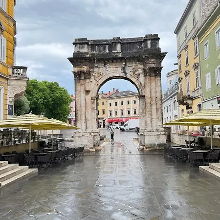 Flowers Pula, Center Apartament