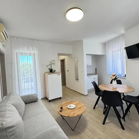 Flowers Pula, Center Пула