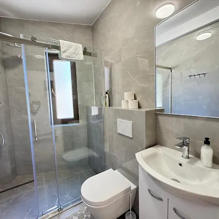 Flowers Pula, Center Apartament *