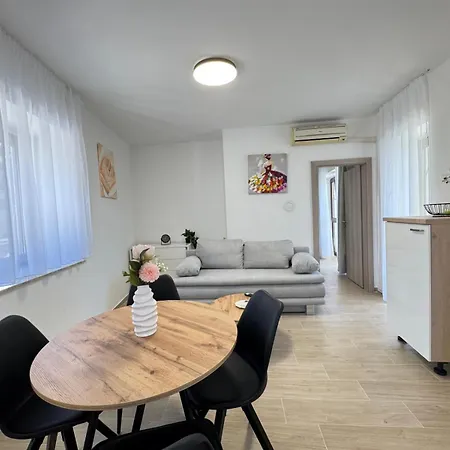 Apartament Flowers Pula, Center