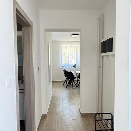 Flowers Pula, Center *