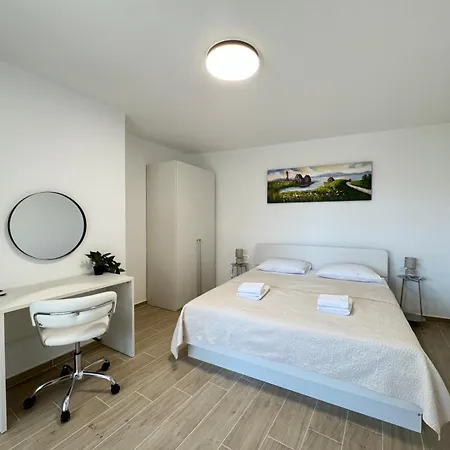 Flowers Pula, Center * Пула