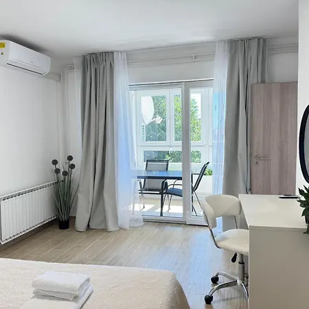 Flowers Pula, Center *