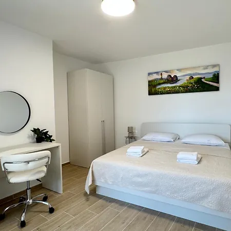 Apartament Flowers Pula, Center *