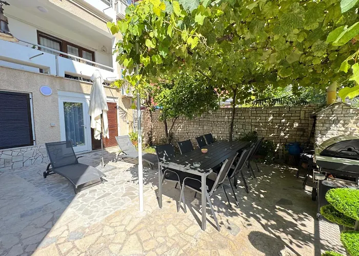 Flowers Pula, Center Apartament *