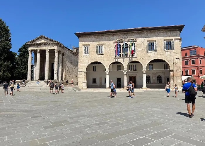 Flowers Pula, Center * Pula