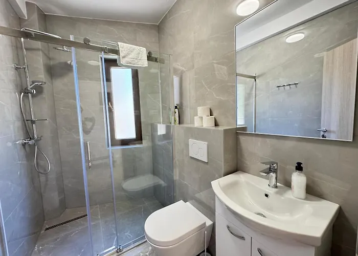 Flowers Pula, Center Apartament *