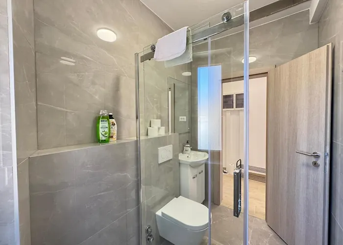 Flowers Pula, Center * Pula