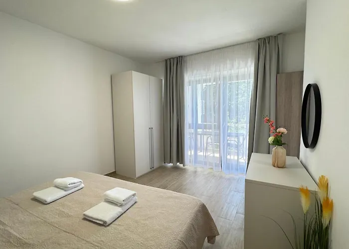 Flowers Pula, Center Apartament *