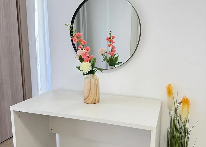 Flowers Pula, Center Pula