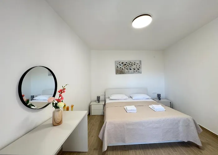 Flowers Pula, Center * Pula