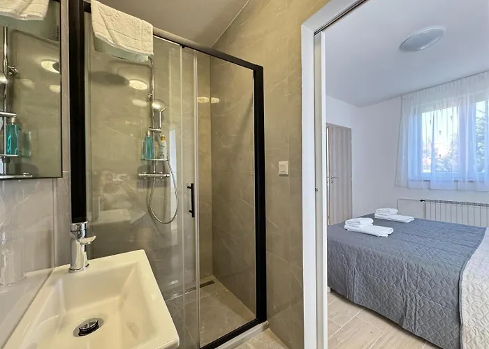 Flowers Pula, Center * Pula