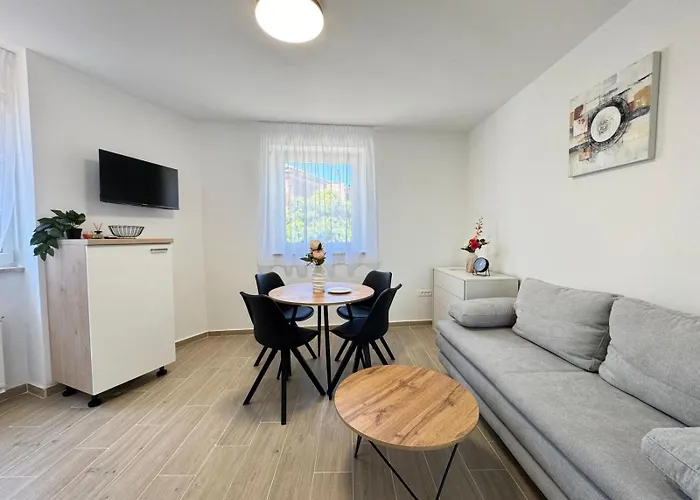 Flowers Pula, Center * Pula