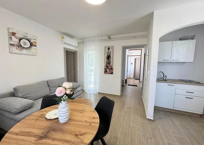 Flowers Pula, Center Apartament Pula