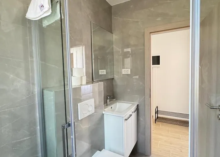 Flowers Pula, Center Pula