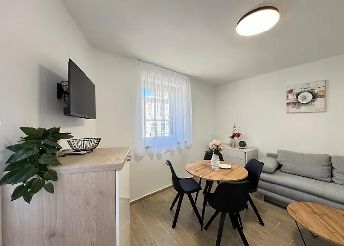 Flowers Pula, Center Apartament