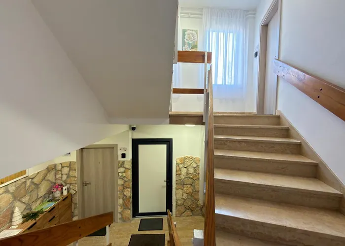 Flowers Pula, Center *