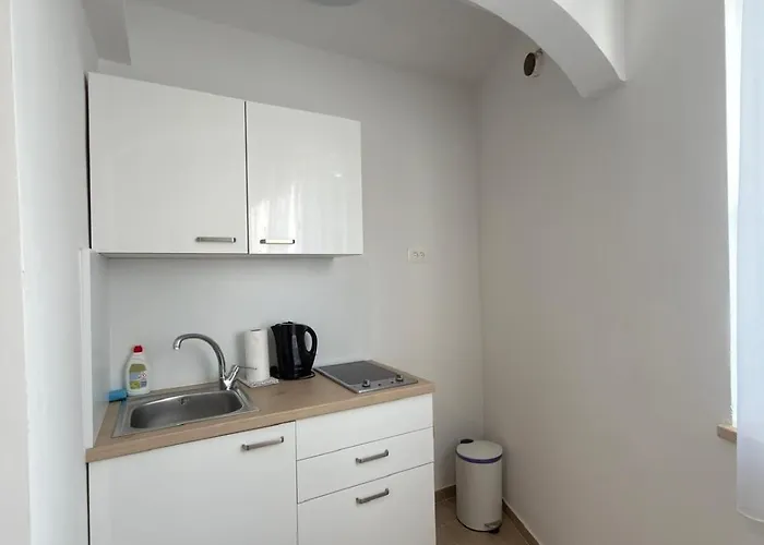 Flowers Pula, Center Apartament *