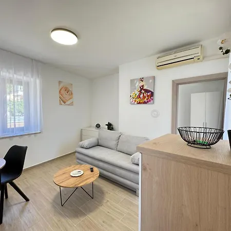 Flowers Pula, Center דירה