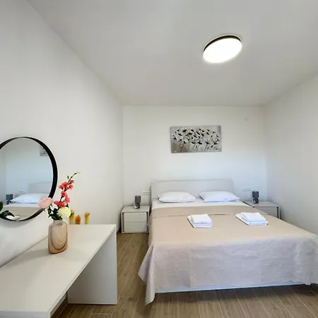 Flowers Pula, Center * פולה