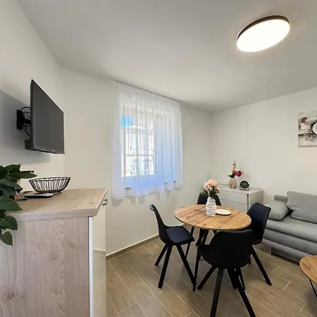 Flowers Pula, Center דירה